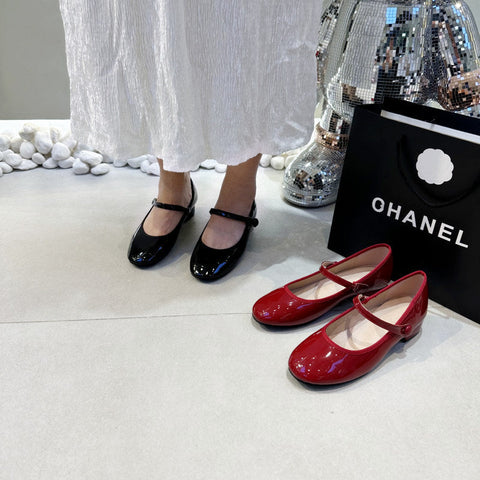 Round-toe Strap-detail Red Chunky-heel Mary Jane Shoes